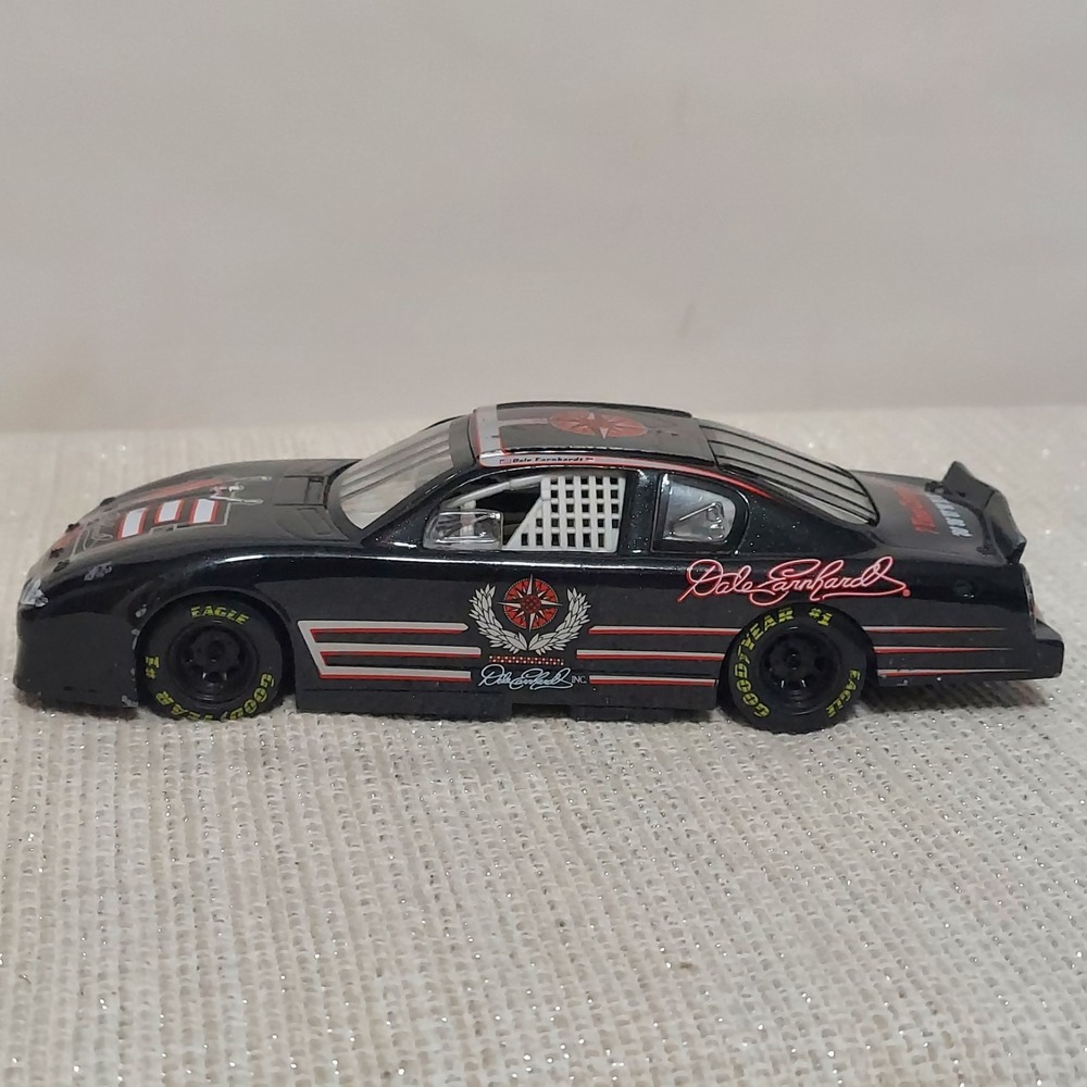 2002‎ Action 1:24 Dale Earnhardt Legacy Car - 7 Time Winston Cup Champion